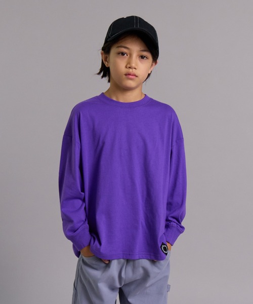 PAIRMANON STREET（ペアマノンストリート）の「【90-160cm】【綿100%】シンプル BIG 長袖Tシャツ【PAIRMANON STREET】（Tシャツ/カットソー・キッズ・レッド/ブラック/オフホワイト/ブラック系その他/ブルー/ブラック系その他2/チャコールグレー/オレンジ/ネイビー/パープル・90/100/140/150/110/130/160/120）」の8枚目の写真