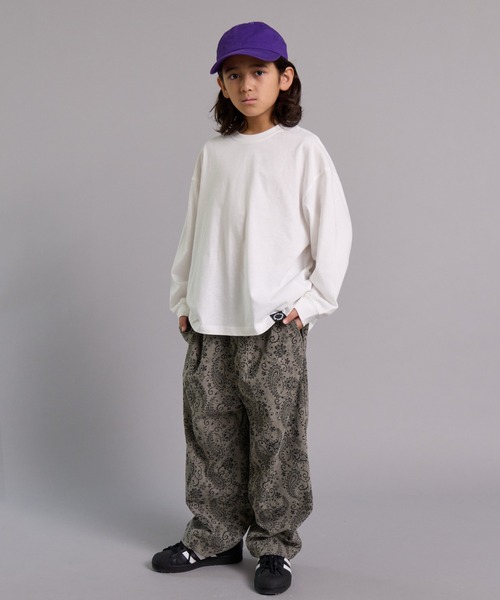 PAIRMANON STREET（ペアマノンストリート）の「【90-160cm】【綿100%】シンプル BIG 長袖Tシャツ【PAIRMANON STREET】（Tシャツ/カットソー・キッズ・レッド/ブラック/オフホワイト/ブラック系その他/ブルー/ブラック系その他2/チャコールグレー/オレンジ/ネイビー/パープル・90/100/140/150/110/130/160/120）」の13枚目の写真