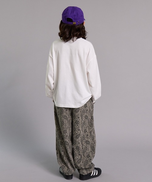 PAIRMANON STREET（ペアマノンストリート）の「【90-160cm】【綿100%】シンプル BIG 長袖Tシャツ【PAIRMANON STREET】（Tシャツ/カットソー・キッズ・レッド/ブラック/オフホワイト/ブラック系その他/ブルー/ブラック系その他2/チャコールグレー/オレンジ/ネイビー/パープル・90/100/140/150/110/130/160/120）」の14枚目の写真