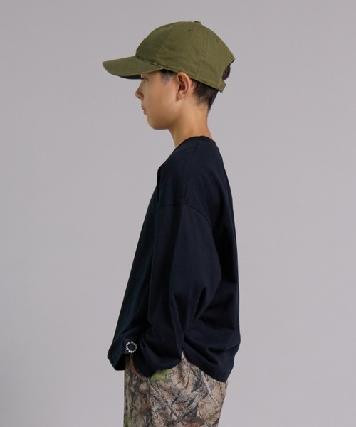 PAIRMANON STREET（ペアマノンストリート）の「【90-160cm】【綿100%】シンプル BIG 長袖Tシャツ【PAIRMANON STREET】（Tシャツ/カットソー・キッズ・レッド/ブラック/オフホワイト/ブラック系その他/ブルー/ブラック系その他2/チャコールグレー/オレンジ/ネイビー/パープル・90/100/140/150/110/130/160/120）」の15枚目の写真