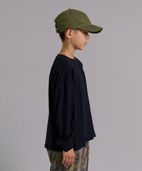 PAIRMANON STREET（ペアマノンストリート）の「【90-160cm】【綿100%】シンプル BIG 長袖Tシャツ【PAIRMANON STREET】（Tシャツ/カットソー・キッズ・レッド/ブラック/オフホワイト/ブラック系その他/ブルー/ブラック系その他2/チャコールグレー/オレンジ/ネイビー/パープル・90/100/140/150/110/130/160/120）」の16枚目の写真