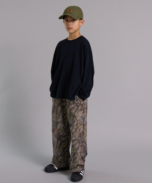 PAIRMANON STREET（ペアマノンストリート）の「【90-160cm】【綿100%】シンプル BIG 長袖Tシャツ【PAIRMANON STREET】（Tシャツ/カットソー・キッズ・レッド/ブラック/オフホワイト/ブラック系その他/ブルー/ブラック系その他2/チャコールグレー/オレンジ/ネイビー/パープル・90/100/140/150/110/130/160/120）」の17枚目の写真