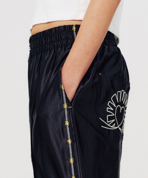 MOODBETTER（ムード ベター）の「HANDSTITCH LINE TRACK PANTS BLACK（スウェットパンツ・レディース・その他・FREE）」の4枚目の写真