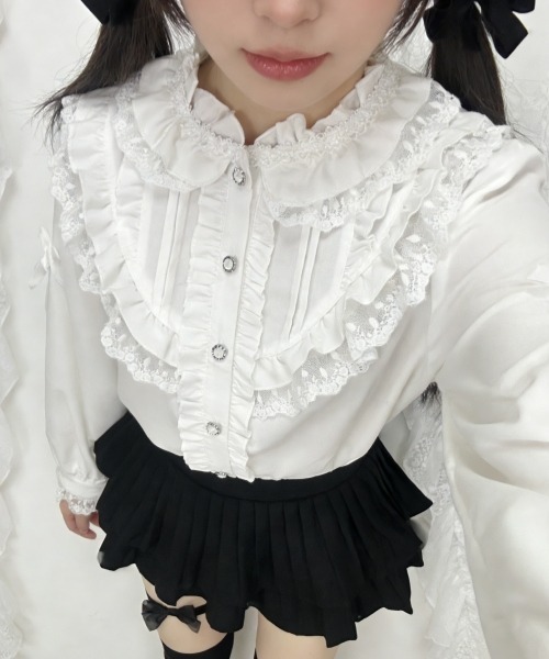 gossip！ロサンゼルス（ゴシップロサンゼルス）の「【Y2Kガーリー】レトロレースフリル長袖インナーシャツ（シャツ/ブラウス・レディース・ホワイト・FREE）」の2枚目の写真