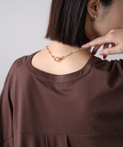 Bou Jeloud（ブージュルード）の「ハーフパールショートネックレス（ネックレス・レディース・ゴールド・ONESIZE）」の6枚目の写真