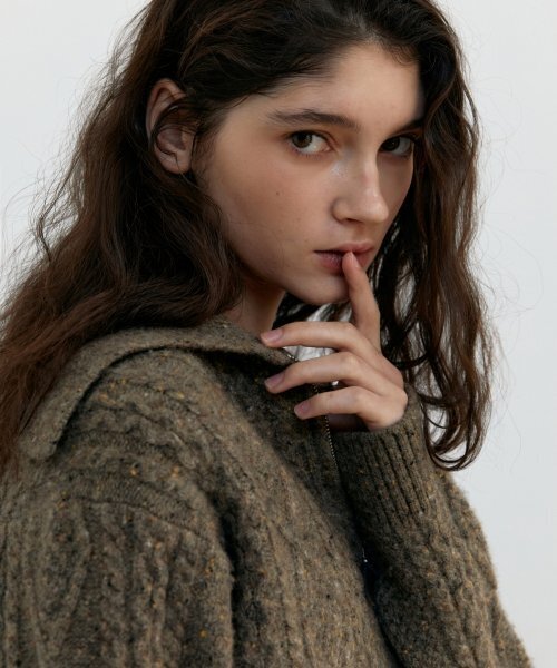 UNNOUT(アナウト)の「CABLE ZIP UP WOOL KNIT CARDIGAN - COCOA(カーディガン/ボレロ・レディース・その他・ONE SIZE)」の4枚目の写真