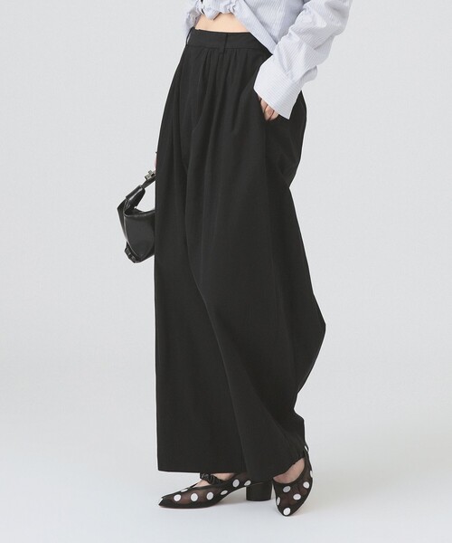 Ray BEAMS（レイビームス）の「ギャザー ボリューム パンツ（スラックス・レディース・ブラック/ピンク・0/1）」の6枚目の写真