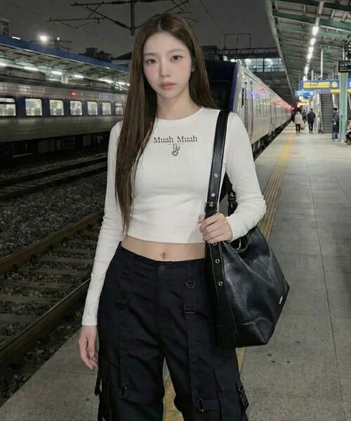 muahmuah（ムーアムーア）の「ハートストリングリボンクロップTシャツ[2色]（Tシャツ/カットソー・レディース・ブラック/アイボリー・FREE）」の16枚目の写真