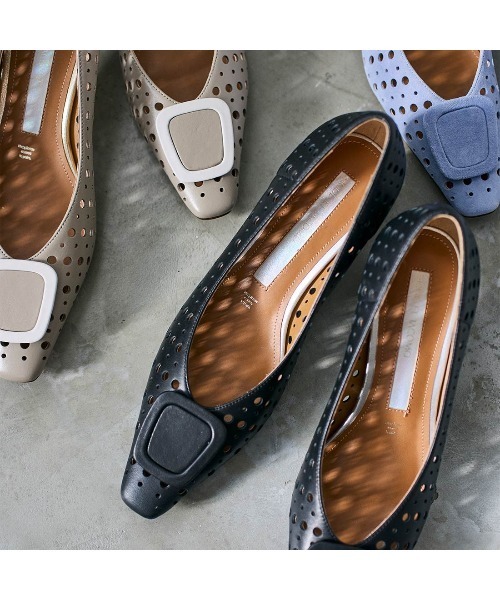 Mode et Jacomo（モードエジャコモ）の「バックルモチーフパンチングパンプス（パンプス・レディース・ブラック/ケミカルウォッシュ/グレー系カモフラージュ・24.5cm/24cm/23.5cm/23cm/22.5cm）」の21枚目の写真