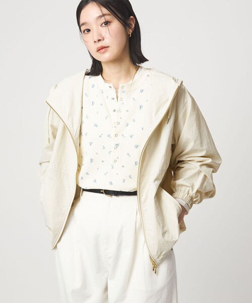 green label relaxing（グリーンレーベルリラクシング）の「【WEB限定】＜at ease＞フード ブルゾン マシンウォッシャブル 撥水 UVカット（ナイロンジャケット・レディース・ブラック/ナチュラル・FREE）」の4枚目の写真