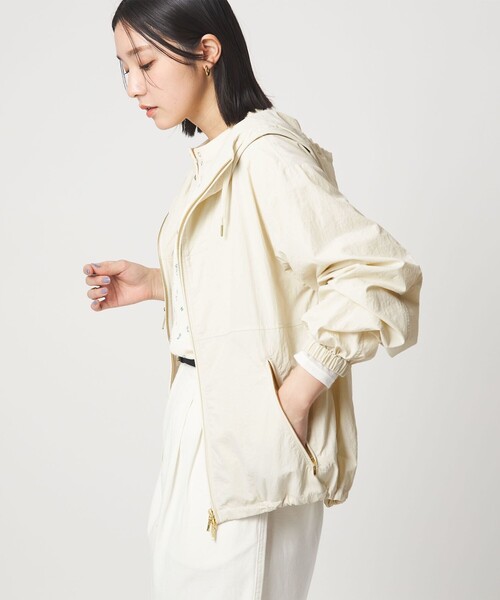 green label relaxing（グリーンレーベルリラクシング）の「【WEB限定】＜at ease＞フード ブルゾン マシンウォッシャブル 撥水 UVカット（ナイロンジャケット・レディース・ブラック/ナチュラル・FREE）」の5枚目の写真