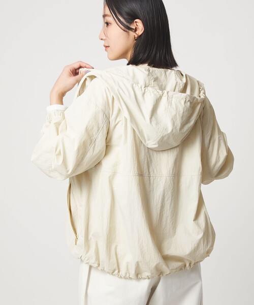 green label relaxing（グリーンレーベルリラクシング）の「【WEB限定】＜at ease＞フード ブルゾン マシンウォッシャブル 撥水 UVカット（ナイロンジャケット・レディース・ブラック/ナチュラル・FREE）」の6枚目の写真