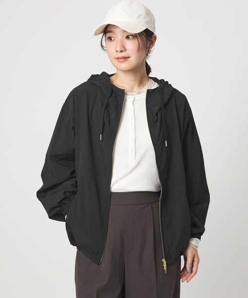 green label relaxing（グリーンレーベルリラクシング）の「【WEB限定】＜at ease＞フード ブルゾン マシンウォッシャブル 撥水 UVカット（ナイロンジャケット・レディース・ブラック/ナチュラル・FREE）」の10枚目の写真