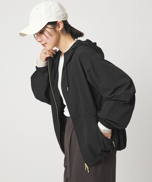 green label relaxing（グリーンレーベルリラクシング）の「【WEB限定】＜at ease＞フード ブルゾン マシンウォッシャブル 撥水 UVカット（ナイロンジャケット・レディース・ブラック/ナチュラル・FREE）」の11枚目の写真