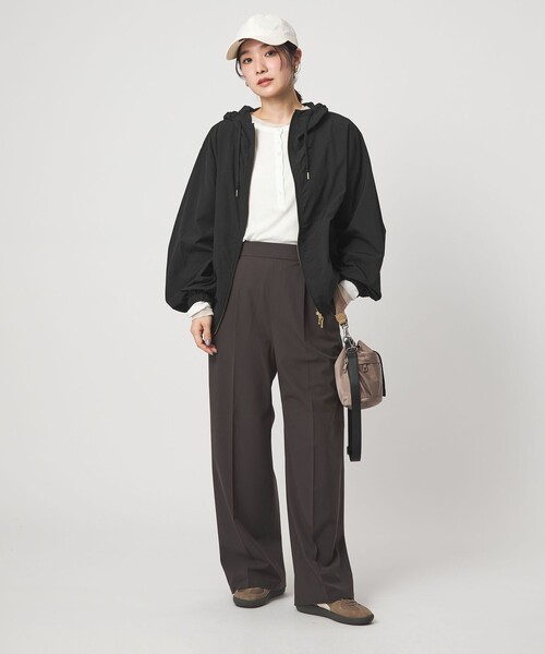 green label relaxing（グリーンレーベルリラクシング）の「【WEB限定】＜at ease＞フード ブルゾン マシンウォッシャブル 撥水 UVカット（ナイロンジャケット・レディース・ブラック/ナチュラル・FREE）」の12枚目の写真