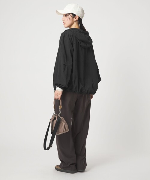 green label relaxing（グリーンレーベルリラクシング）の「【WEB限定】＜at ease＞フード ブルゾン マシンウォッシャブル 撥水 UVカット（ナイロンジャケット・レディース・ブラック/ナチュラル・FREE）」の16枚目の写真