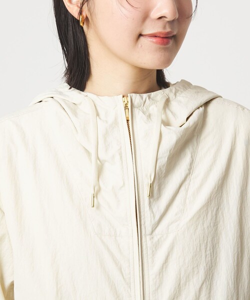 green label relaxing（グリーンレーベルリラクシング）の「【WEB限定】＜at ease＞フード ブルゾン マシンウォッシャブル 撥水 UVカット（ナイロンジャケット・レディース・ブラック/ナチュラル・FREE）」の20枚目の写真