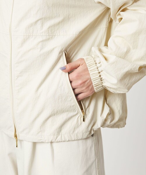 green label relaxing（グリーンレーベルリラクシング）の「【WEB限定】＜at ease＞フード ブルゾン マシンウォッシャブル 撥水 UVカット（ナイロンジャケット・レディース・ブラック/ナチュラル・FREE）」の22枚目の写真