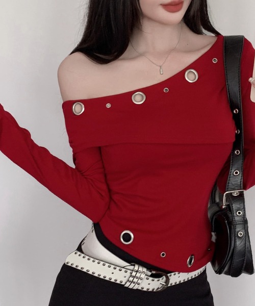 Sibra(シブラ)の「ハトメデザインオフショルトップス/ウエストカットアウト・タイトシルエット(Tシャツ/カットソー・レディース・ブラック/レッド/グレー/ホワイト・M)」の4枚目の写真
