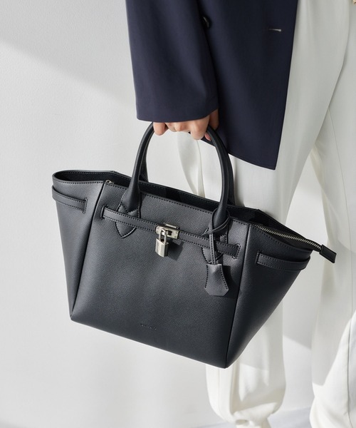 BARNYARDSTORM(バンヤードストーム)の「BARNYARDSTORM / SINBONO(シンボノ)別注 / ベルト付きバッグ(ハンドバッグ・レディース・ブラック/キャメル/ライトベージュ・FREE)」の2枚目の写真