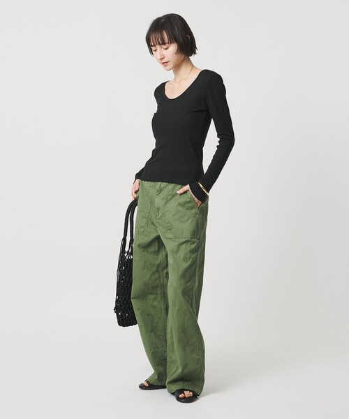 UNITED ARROWS(ユナイテッドアローズ)の「Uネック ロングスリーブ Tシャツ(Tシャツ/カットソー・レディース・ブラック/オフホワイト・FREE)」の12枚目の写真