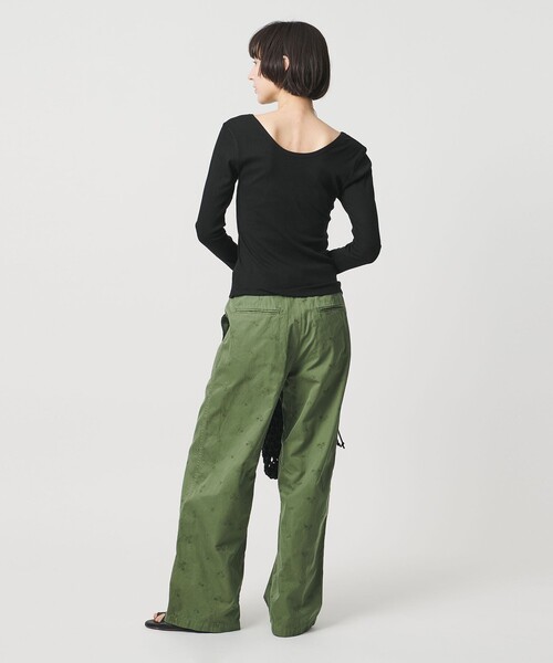 UNITED ARROWS(ユナイテッドアローズ)の「Uネック ロングスリーブ Tシャツ(Tシャツ/カットソー・レディース・ブラック/オフホワイト・FREE)」の13枚目の写真