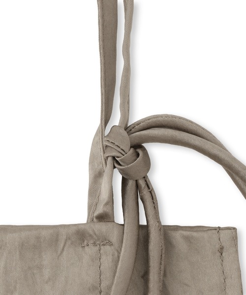 SALON adam et rope'（サロン アダム エ ロペ）の「【WEB限定】コードチャーム付サテントート / A4　新色追加（トートバッグ・レディース・ブラック/グレー系その他/ベージュ・FREE）」の22枚目の写真