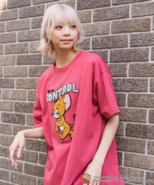 Tom&Jerry(トムアンドジェリー)の「【TOM&JERRY/トムとジェリー】【ふんわりルーズシルエット 体形カバー】フロントサガラ刺繍 半袖Tシャツ レトロ アメカジ キャラクター トムジェリ(Tシャツ/カットソー・レディース・レッド/スミクロ/ブルー/オフホワイト・LARGE/MEDIUM)」の4枚目の写真