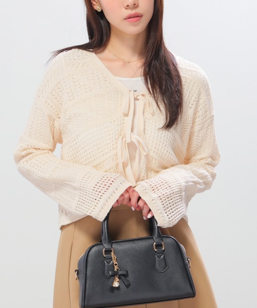 Honeys（ハニーズ）の「透かし編リボンカーデ（カーディガン/ボレロ・レディース・モカ/レッド/アイボリー/サックスブルー・L/M/S）」の2枚目の写真