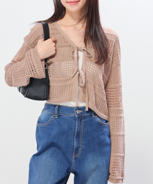 Honeys（ハニーズ）の「透かし編リボンカーデ（カーディガン/ボレロ・レディース・モカ/レッド/アイボリー/サックスブルー・L/M/S）」の3枚目の写真