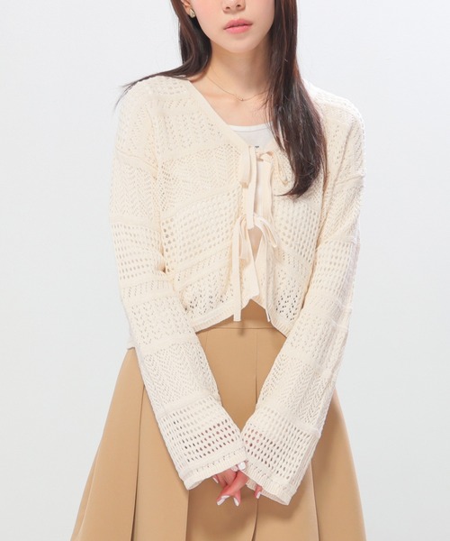 Honeys（ハニーズ）の「透かし編リボンカーデ（カーディガン/ボレロ・レディース・モカ/レッド/アイボリー/サックスブルー・L/M/S）」の7枚目の写真