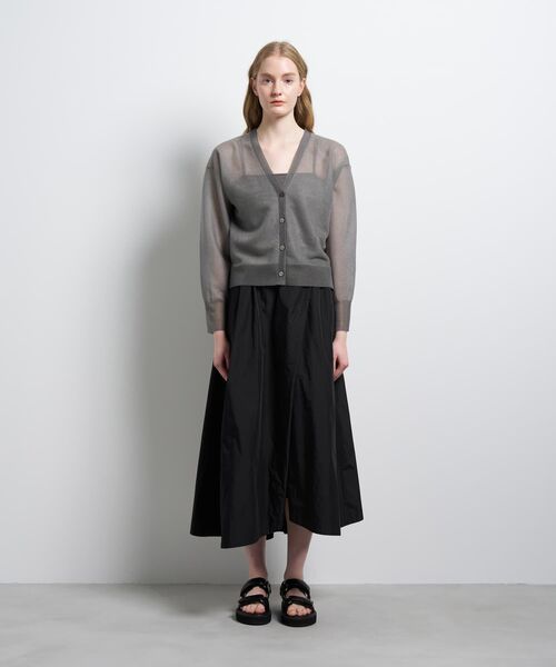 LANVIN en Bleu(ランバンオンブルー)の「Vネックシアーカーディガン(ニット/セーター・レディース・グレー/ピンク/オフホワイト・38)」の4枚目の写真