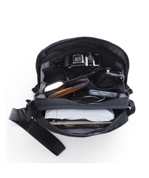CHROME（クローム）の「［ CHROME / クローム ］PAC ACCESSORY POUCH SM MABK_MATTE BLACK / パック アクセサリーポーチ スモール マット ブラック 耐水 2リットル（ポーチ・メンズ・ブラック系その他・FREE）」の5枚目の写真