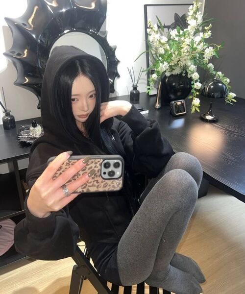 VOONT(ブント)の「Jenny Corset Hood Zip-up (BLACK)(パーカー・レディース・ブラック・SMALL/MEDIUM)」の17枚目の写真