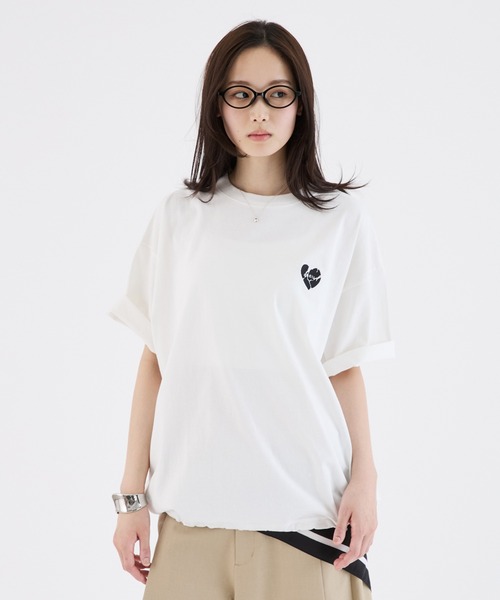 ONCILY(オンシェリー)の「26SS BROKEN HEART LOGO DRAW CODE T-SHIRT / ブロークンハートロゴドローコードTシャツ(Tシャツ/カットソー・メンズ・ホワイト系その他/ホワイト系その他2/ブラック系その他/ブラック・SMALL/MEDIUM/LARGE)」の1枚目の写真