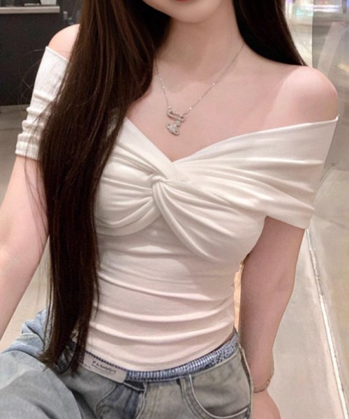Ritzy(リッツィー)の「オフショルダーツイストトップス(Tシャツ/カットソー・レディース・ブラック/ホワイト・L/M/S)」の8枚目の写真