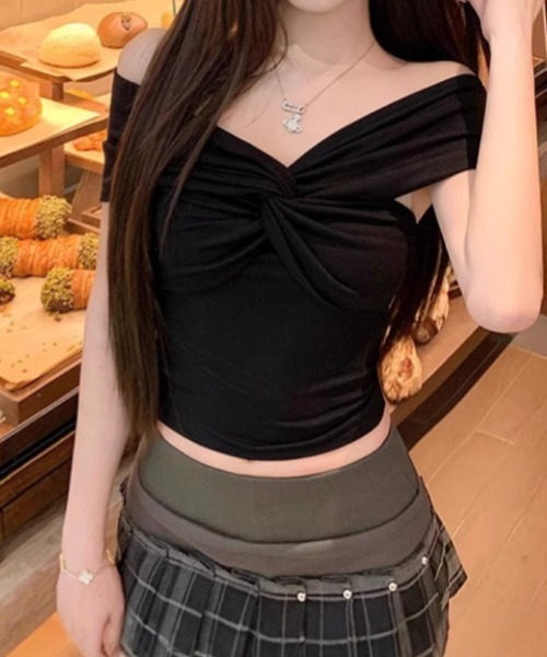 Ritzy(リッツィー)の「オフショルダーツイストトップス(Tシャツ/カットソー・レディース・ブラック/ホワイト・L/M/S)」の16枚目の写真