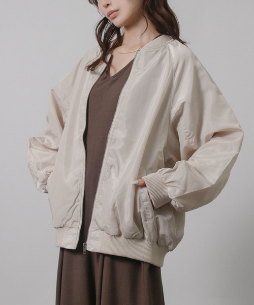 NYLAUS(ナイラス)の「【SG】シャーリングMA-1ブルゾン ロングMA-1(MA-1・レディース・アイボリー/ブラック/カーキ・L/M)」の1枚目の写真