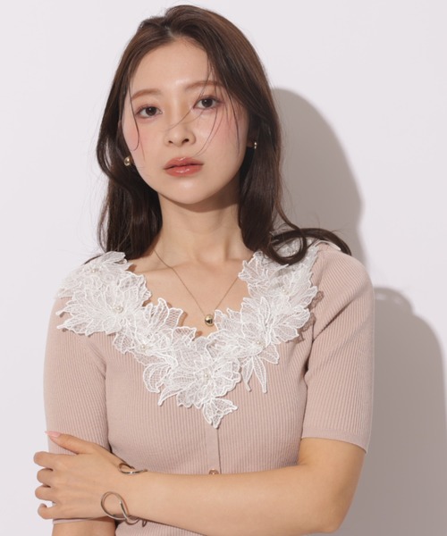 Apuweiser-riche(アプワイザーリッシェ)の「デコルテエンブロイダリー5分袖ニット(ニット/セーター・レディース・チャコールグレー/ブラック/ホワイト/コーラルピンク・2)」の17枚目の写真