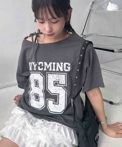 AS KNOW AS plus(アズノゥアズプラス)の「〇ワンショル 2WAYリボン半袖プルオーバー(Tシャツ/カットソー・レディース・オートミール/カモフラージュ/ブラック/グレー系/グリーン系その他/アイボリー系・FREE)」の2枚目の写真