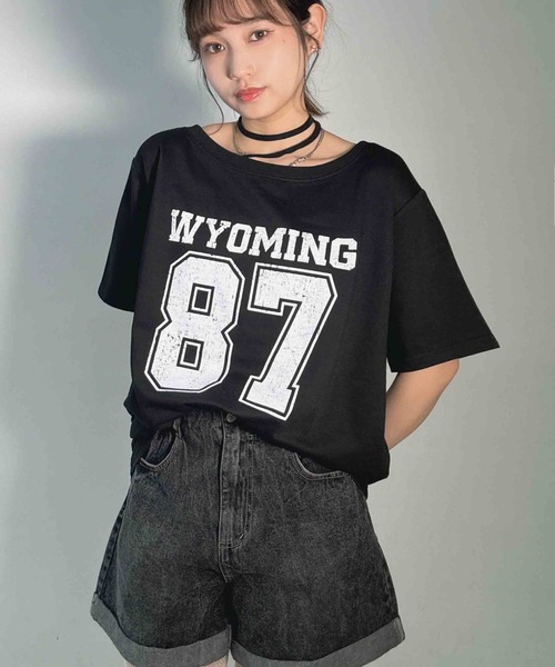 AS KNOW AS plus(アズノゥアズプラス)の「〇ワンショル 2WAYリボン半袖プルオーバー(Tシャツ/カットソー・レディース・オートミール/カモフラージュ/ブラック/グレー系/グリーン系その他/アイボリー系・FREE)」の1枚目の写真