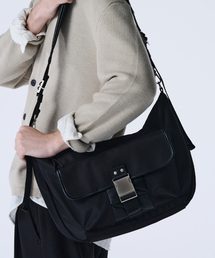 MAISON MINED（メゾンミネド）の「BUCKLE STRAP HOBO BAG（メッセンジャーバッグ）」