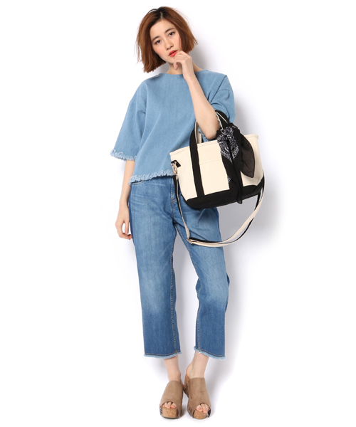 Discoat Parisien（ディスコートパリシアン）の「サイドライン裾フリンジデニム（デニムパンツ・レディース・ブルー・LARGE/MEDIUM）」の4枚目の写真