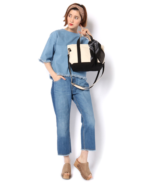 Discoat Parisien（ディスコートパリシアン）の「サイドライン裾フリンジデニム（デニムパンツ・レディース・ブルー・LARGE/MEDIUM）」の5枚目の写真