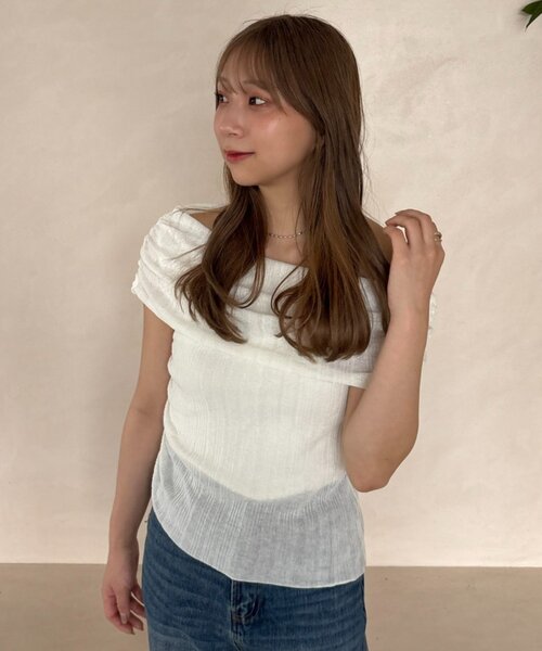 gemeil(ジェムイル)の「【MIZUKI企画】オフショルダーリブトップス (LA-341)(Tシャツ/カットソー・レディース・ブラック/ホワイト/ベージュ・FREE)」の4枚目の写真