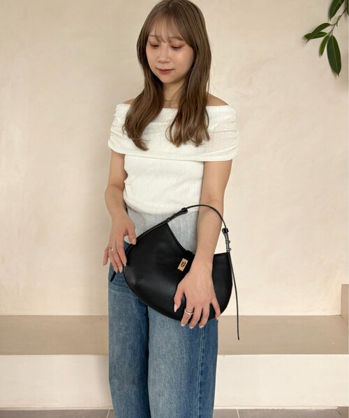 gemeil(ジェムイル)の「【MIZUKI企画】オフショルダーリブトップス (LA-341)(Tシャツ/カットソー・レディース・ブラック/ホワイト/ベージュ・FREE)」の6枚目の写真