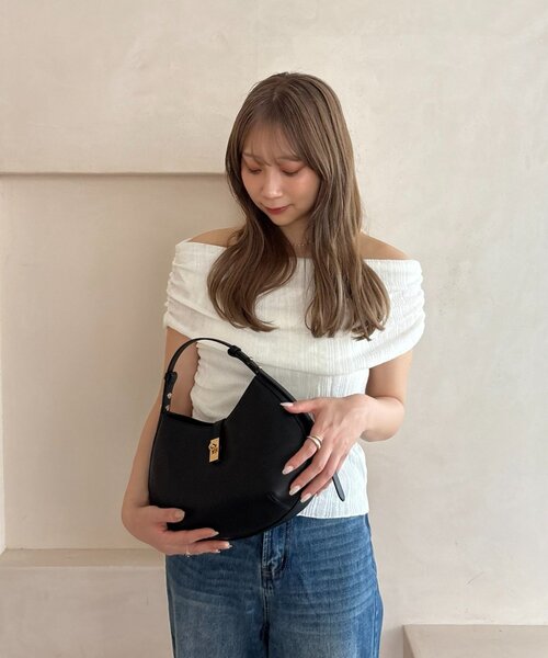 gemeil(ジェムイル)の「【MIZUKI企画】オフショルダーリブトップス (LA-341)(Tシャツ/カットソー・レディース・ブラック/ホワイト/ベージュ・FREE)」の8枚目の写真