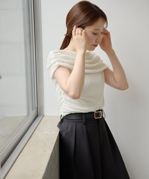 gemeil(ジェムイル)の「【MIZUKI企画】オフショルダーリブトップス (LA-341)(Tシャツ/カットソー・レディース・ブラック/ホワイト/ベージュ・FREE)」の11枚目の写真