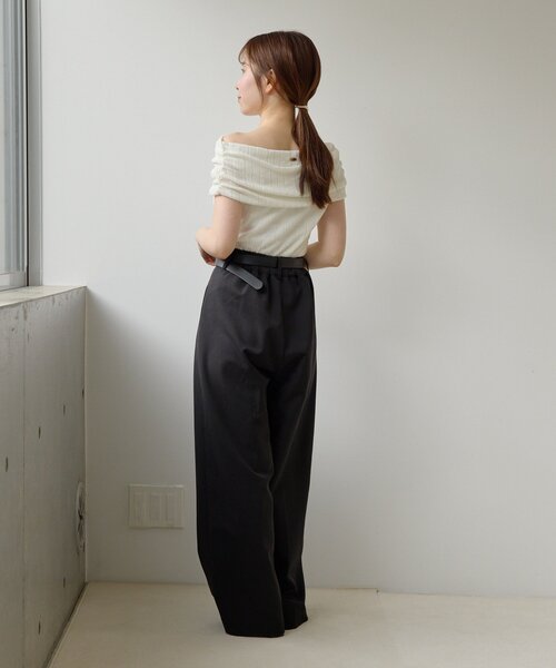 gemeil(ジェムイル)の「【MIZUKI企画】オフショルダーリブトップス (LA-341)(Tシャツ/カットソー・レディース・ブラック/ホワイト/ベージュ・FREE)」の15枚目の写真