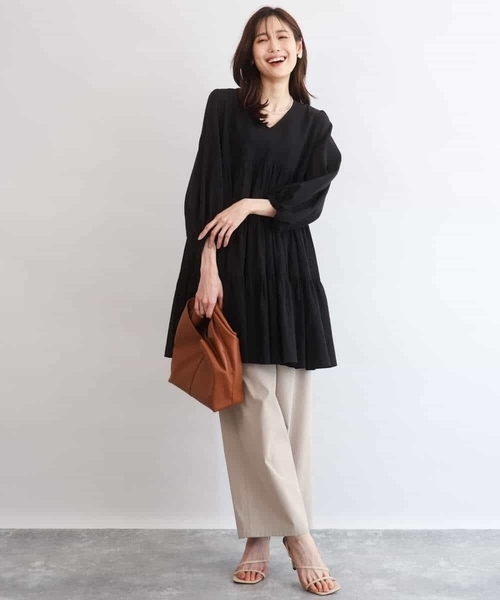 MK MICHEL KLEIN（エムケーミッシェルクラン）の「[洗える]Vネックコットンシフォンチュニックブラウス（シャツ/ブラウス・レディース・ブラック/ブルー・38）」の5枚目の写真